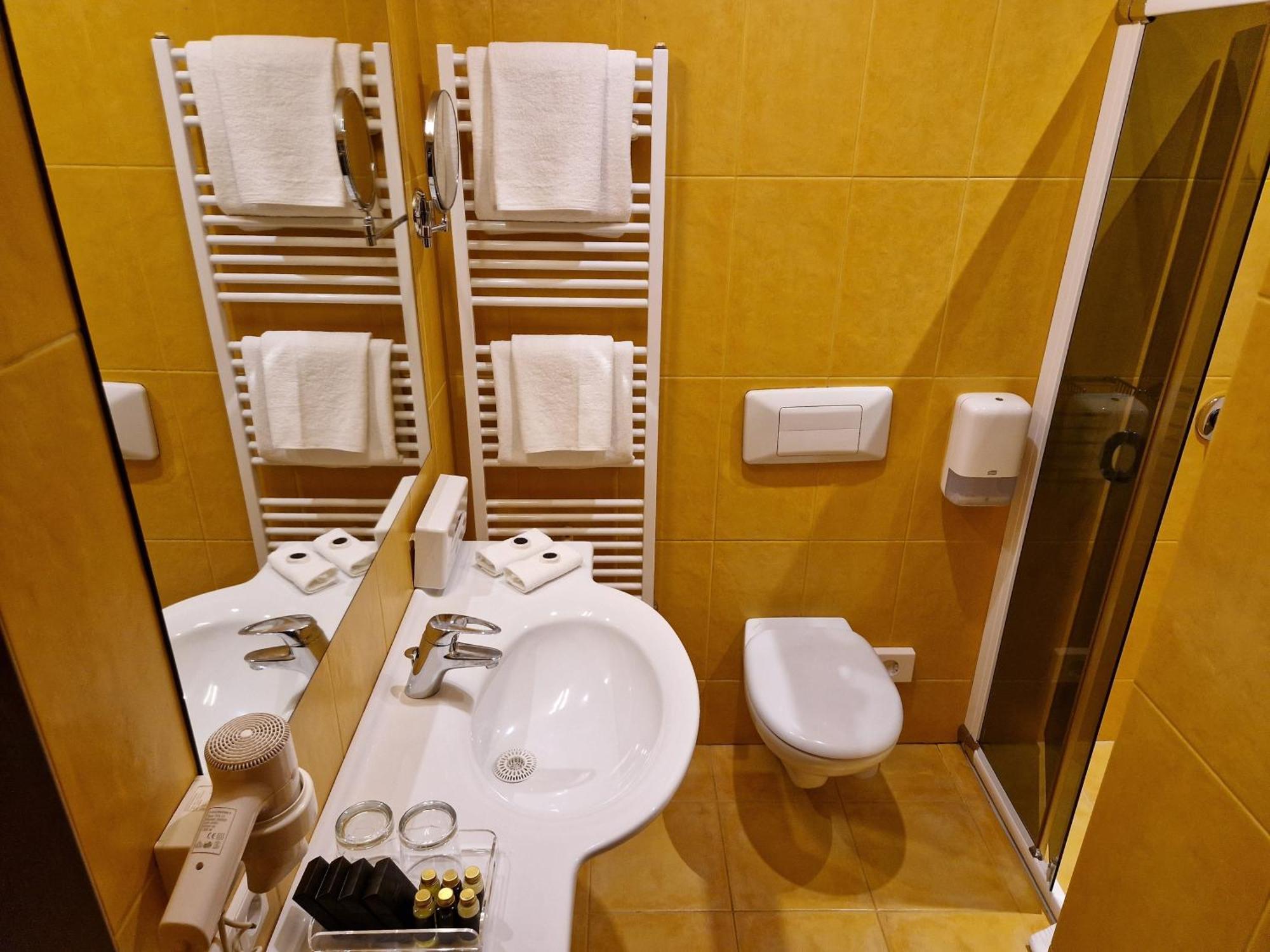 Hotel Sfinksas Κάουνας Εξωτερικό φωτογραφία