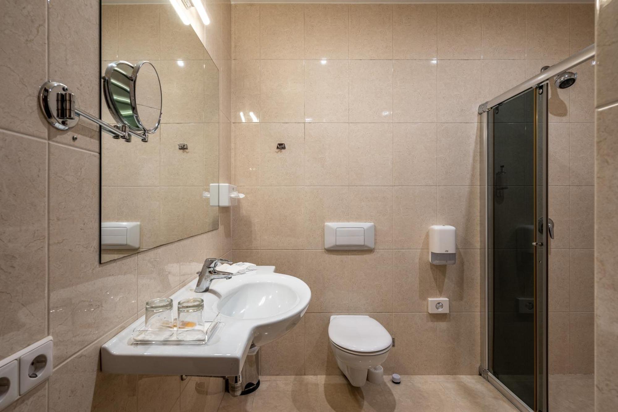 Hotel Sfinksas Κάουνας Εξωτερικό φωτογραφία