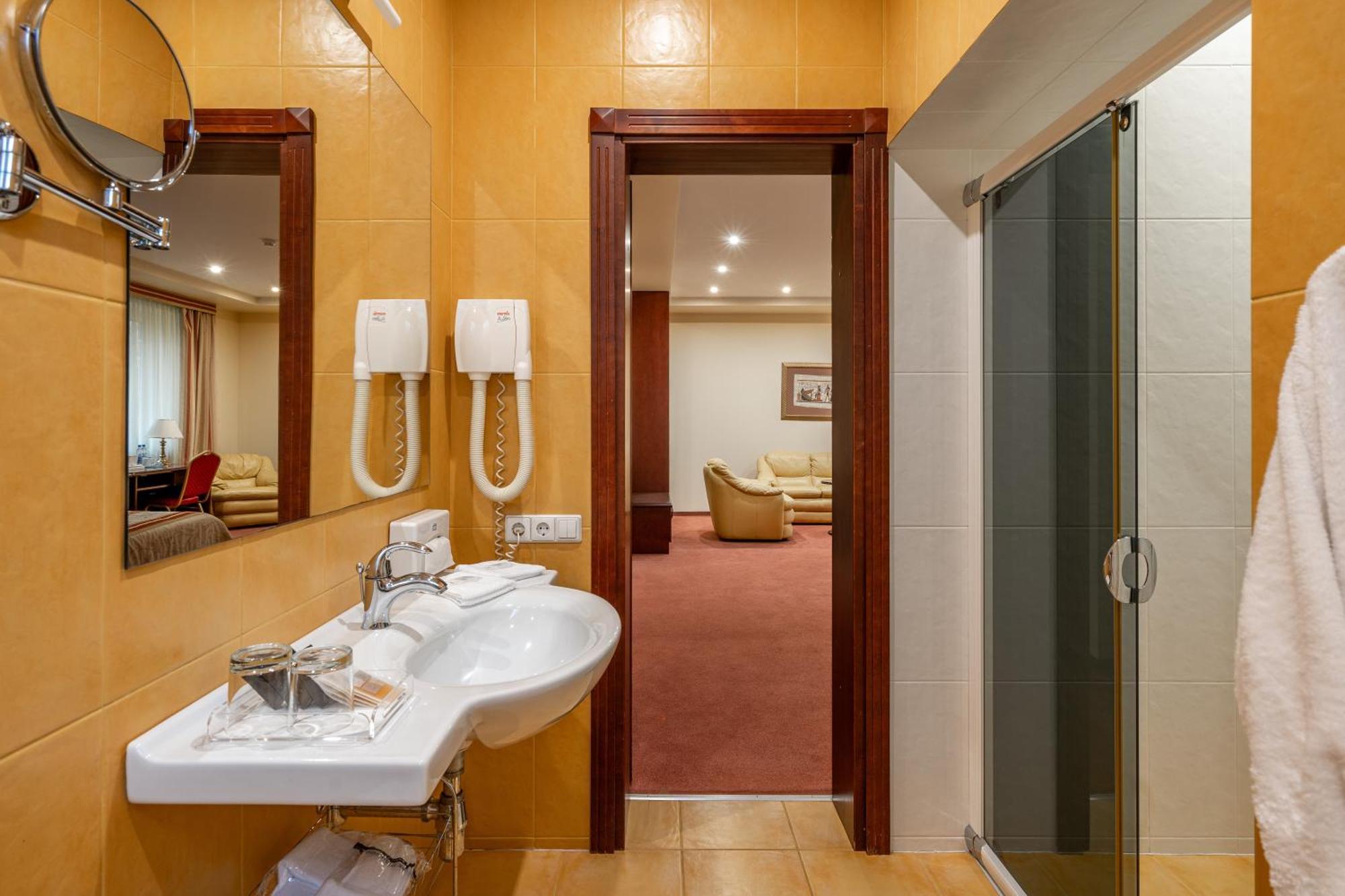 Hotel Sfinksas Κάουνας Εξωτερικό φωτογραφία